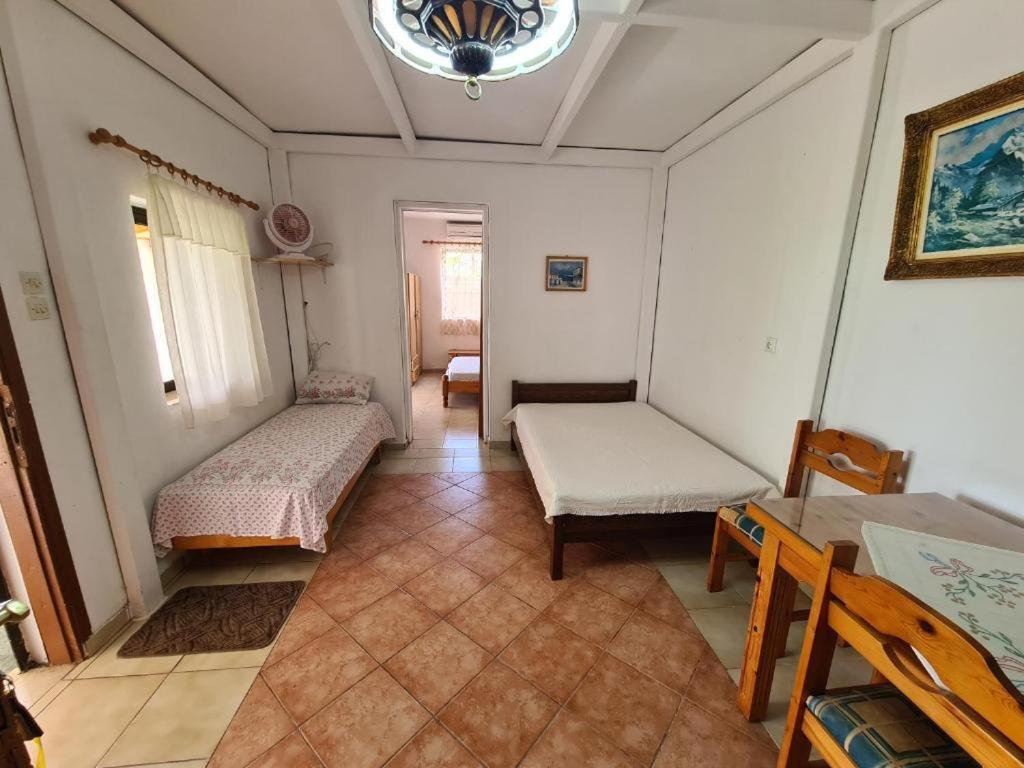 Gasthaus Το Κτήμα Της Ελιάς Του Τάκη Paralia Demonias Exterior foto